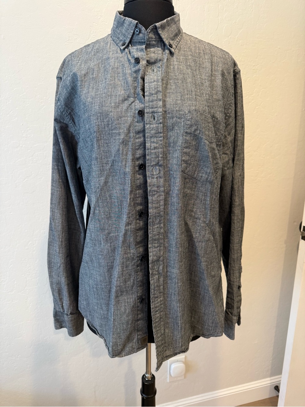Banana Republic Men's Button-Down Shirt in Charcoal Gray